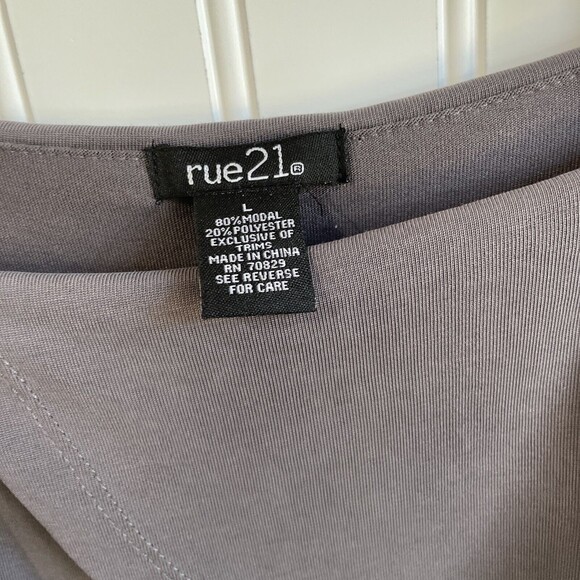 Rue 21‎ Shirt Womens Large Gray Cold Shoulder Short Sleeve Tunic Blouse - Picture 7 of 12